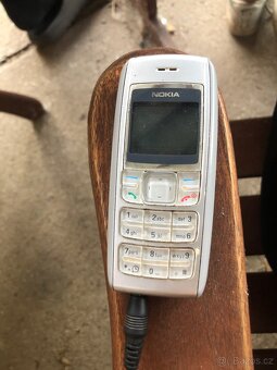 Nokia tlačítkový telefon - 3