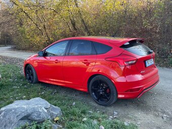 Ford Focus, Red & Black Edition, benzín, 92 kW, 91,5 tis. km - 3