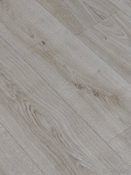 Linoleum a lišty v imitaci dřevěné podlahy, dekor dub - 3