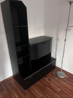 Obyvaci stena, jidelni stul a zidle - 3