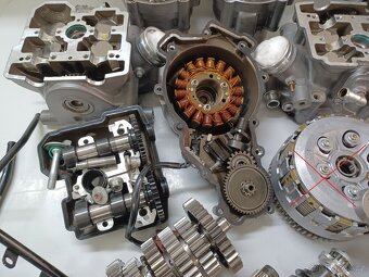 KTM LC8 990 - MOTOR NA DÍLY - 3