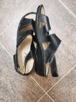 Prodám nové dámské kožené sandále. - 3