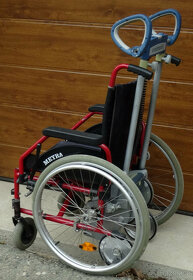 Kolečkový schodolez s invalidním vozíkem - 3