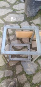 Kovový pracovní stolek - 3