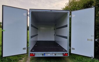 Přívěs skříňový 4,7x2m, boční dveře, výška 2,1m, 2700kg - 3