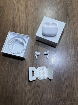 AirPods 2. generace USB-C - 3