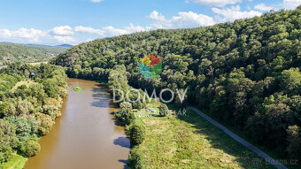 Pozemek přímo u řeky Berounky o výměře 1665 m2 v obci Žlouko - 3