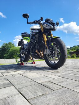 Triumph Street Triple 765 RS Moto2 TM Edition - 3
