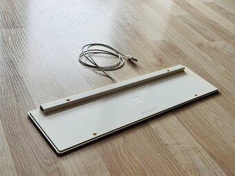 Apple Wired Keyboard - TOP - 3