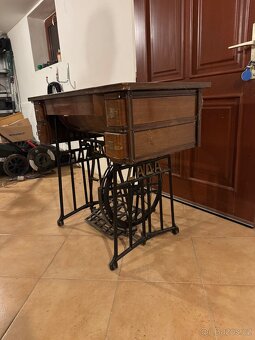 Prodám šicí stroj Lada - 3