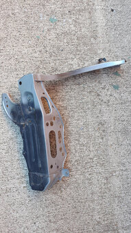 Lexus RC - přední čelo - pravé - 3