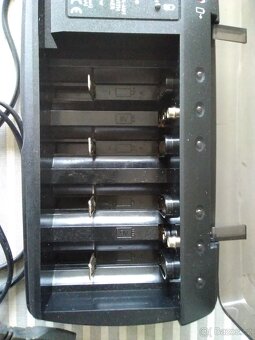 Nabíječka tužkových a 9V baterií Tronic. - 3