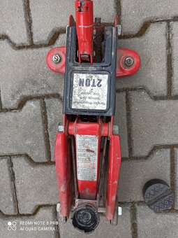 Hydraulicky zvedak 2t + gumova podlozka - 3