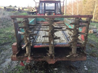 Rozmetadlo chlevské mrvy 3t, vlečka, valník - 3