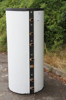 Prodám akumulační nádrž Vaillant s přímím ohřevem teplé vody - 3