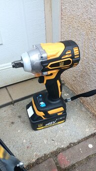 Střední aku sada nářadí - vrtačka,flexa,utahovák - NOVÉ - 3