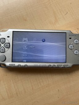 Sony PSP 2000 Ice Silver - 3