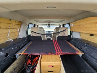 Expediční speciál Land Rover Discovery 3 - 3