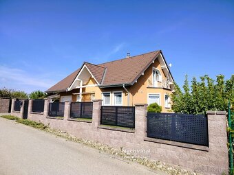 Prodej samostatně stojícího rodinného domu 5+kk s garáží - 3