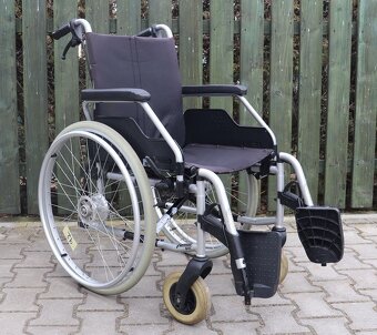092-Mechanický invalidní vozík Meyra. - 3