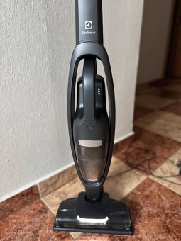 Vysavač Electrolux Well Q8 WQ81-PANIM - 3