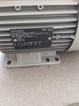 Siemens motor 1LE1003-0EC02-2AB4 - 3