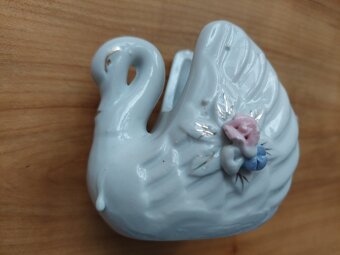 Pěkná porcelánová soška - labuť, solnička, cukřenka dekorace - 3