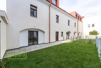 Pronájem bytu 2+kk, 55m2, s parkovacím stáním v novostavbě v - 3
