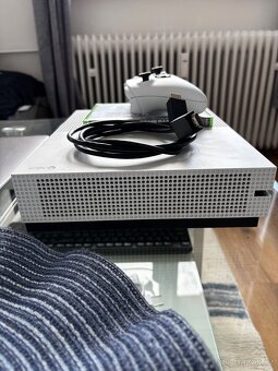 Xbox One S - 3