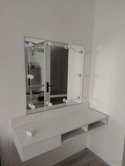 Kosmetický stolek - 3