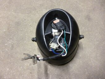 Harley-Davidson VRSC V-Rod. Přední světlo.  od 2002 - 3