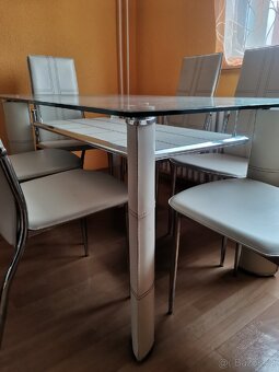 Jídelní skleněný stůl s židlemi - 3