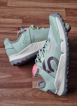 Adidas vycházkové boty UK 6 - 3