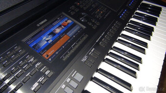 Aranžérská klávesnice Yamaha PSR-SX900 s příslušenstvím - 3