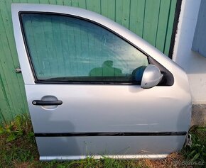 Prodám 2x přední dveře Golf IV stříbrné - 3
