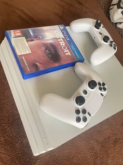 Ps4 PRO-white 1TB + 2 ovladače - 3