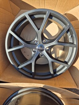 5x112 r19 Audi RS3 Y Black edice - 3