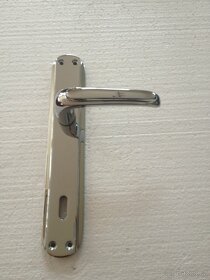 Dveřní klika / kování, stříbrná lesk, rozteč 90mm /13ks - 3