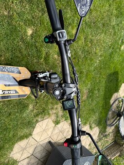 Prodám elektro koloběžku Monster 1000 ultra v záruce - 3