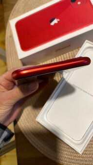 iPhone 11 64GB Red, super stav - 3