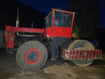 Vibrační válec STAVOSTROJ VV110 - 3