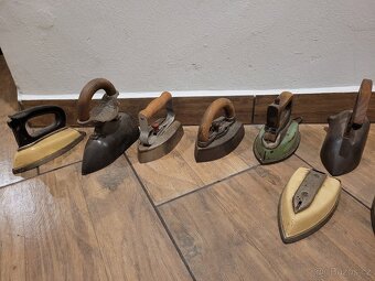 sbírka starožitných žehliček - 3