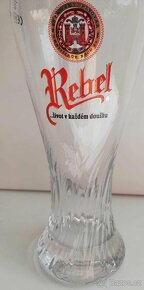 REBEL 0,3 l. Klasické pivní sklo, robustní stopka, pěkný nov - 3