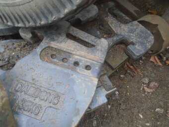 Prodám čelní závaží na traktor i s kostkou- 10kusů - 3