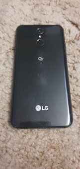 LG Q7 - 3
