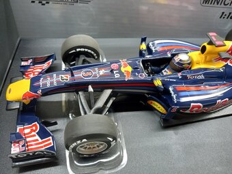 F1 RED BULL RB6 2010 SEBASTIAN VETTEL MINICHAMPS 1:18 - 3