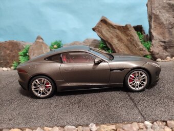 Prodám nový model 1:18 Jaguar f type R 2015 - 3