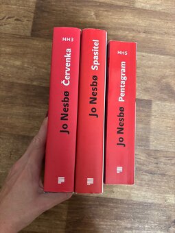 Jo Nesbo - Spasitel, Pentagram, Červenka - 3