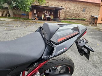 Honda CB750 Hornet - 3