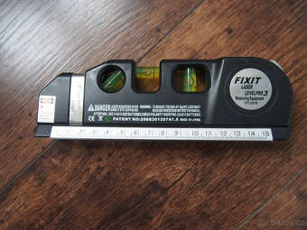 Vodováha s křížovým laserem a metrem FIXIT - 3